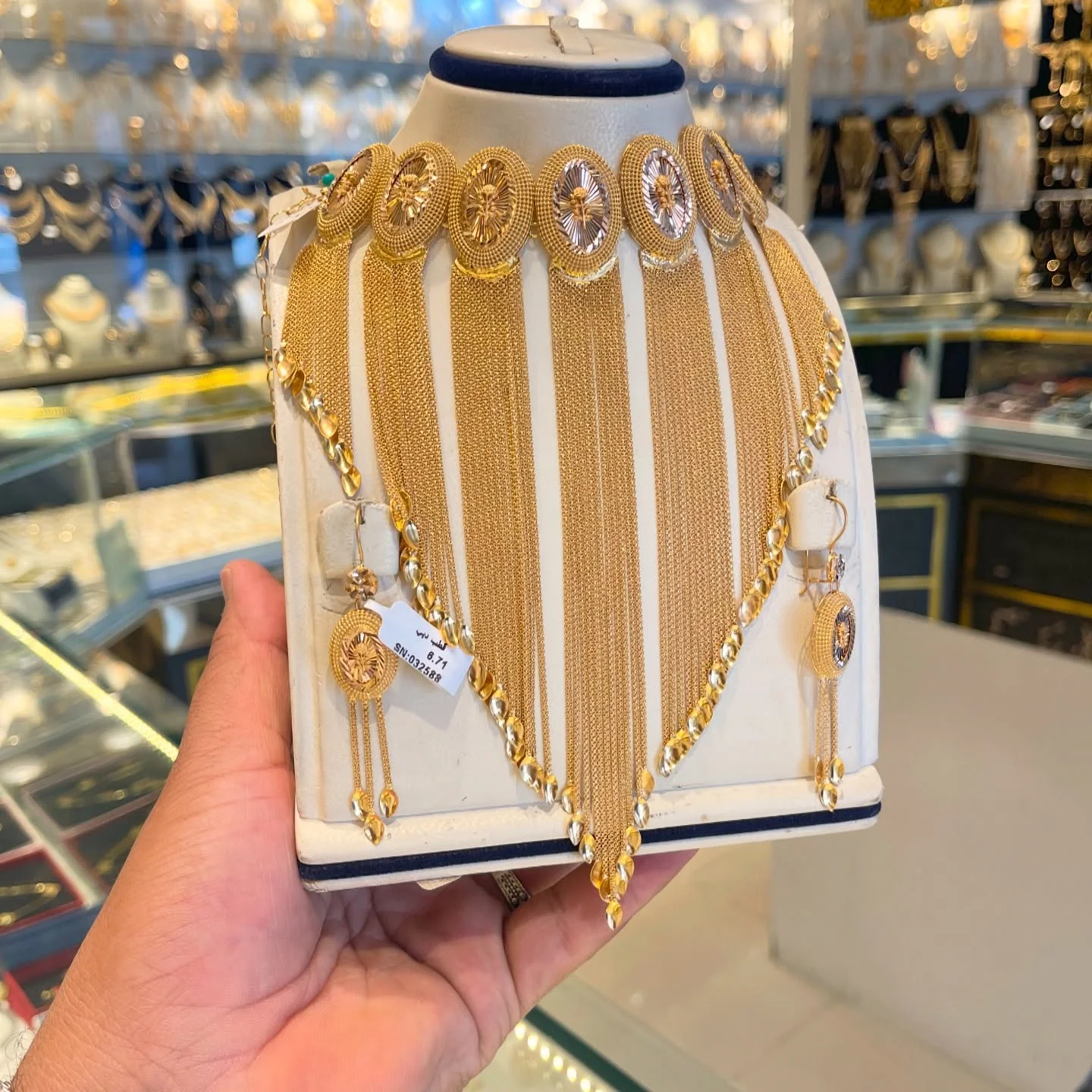 طقم ذهب كلاسيكي